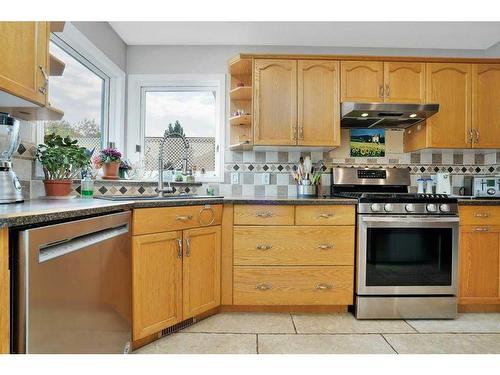 6006 44 Street Crescent, Innisfail, AB - Indoor Photo Showing Kitchen