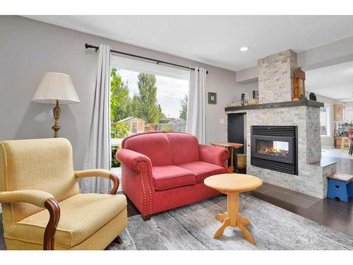 6006 44 Street Crescent, Innisfail, AB - Indoor Photo Showing Living Room With Fireplace