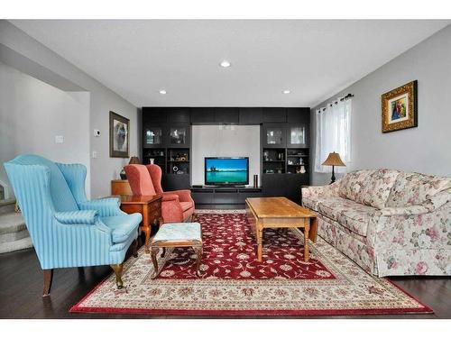 6006 44 Street Crescent, Innisfail, AB - Indoor Photo Showing Living Room