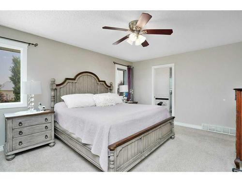 6006 44 Street Crescent, Innisfail, AB - Indoor Photo Showing Bedroom