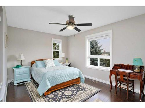 6006 44 Street Crescent, Innisfail, AB - Indoor Photo Showing Bedroom