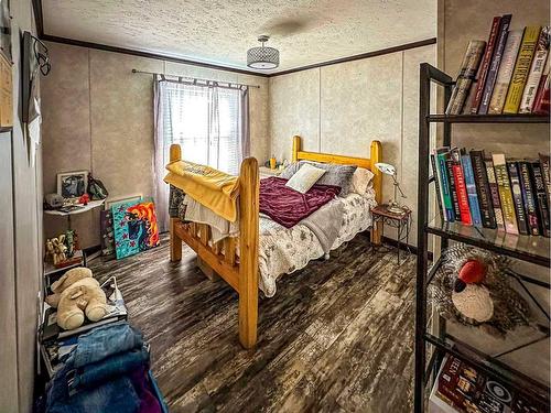 1417 Township Road 412, Rural Lacombe County, AB - Indoor Photo Showing Bedroom