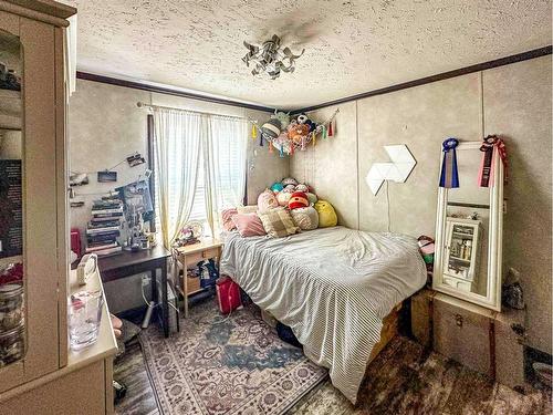 1417 Township Road 412, Rural Lacombe County, AB - Indoor Photo Showing Bedroom