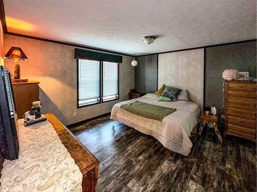 1417 Township Road 412, Rural Lacombe County, AB - Indoor Photo Showing Bedroom