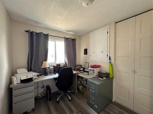 4016 39A Avenue Close, Ponoka, AB - Indoor Photo Showing Office