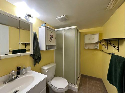 4016 39A Avenue Close, Ponoka, AB - Indoor Photo Showing Bathroom