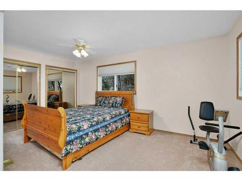 34 Beach Street East, Rochon Sands, AB - Indoor Photo Showing Bedroom