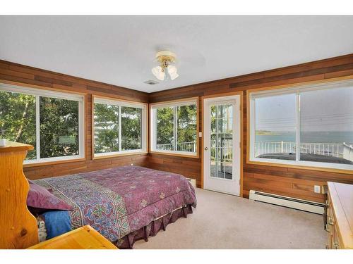 34 Beach Street East, Rochon Sands, AB - Indoor Photo Showing Bedroom