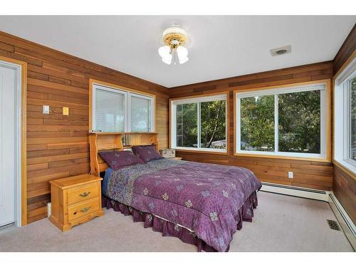 34 Beach Street East, Rochon Sands, AB - Indoor Photo Showing Bedroom