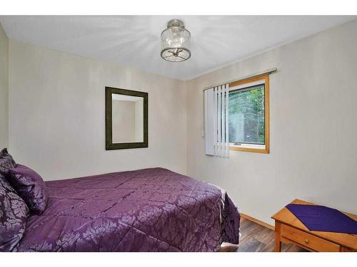 34 Beach Street East, Rochon Sands, AB - Indoor Photo Showing Bedroom