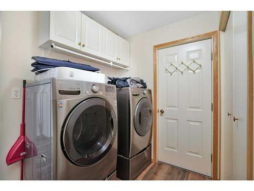 34 Beach Street East, Rochon Sands, AB - Indoor Photo Showing Laundry Room