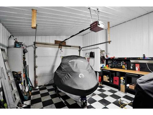 34 Beach Street East, Rochon Sands, AB - Indoor Photo Showing Garage