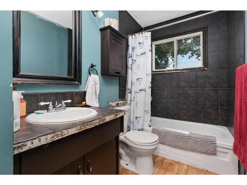 6801 Marler Drive, Camrose, AB - Indoor Photo Showing Bathroom