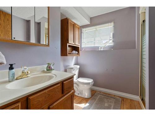 6801 Marler Drive, Camrose, AB - Indoor Photo Showing Bathroom