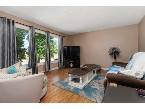 6801 Marler Drive, Camrose, AB - Indoor Photo Showing Living Room