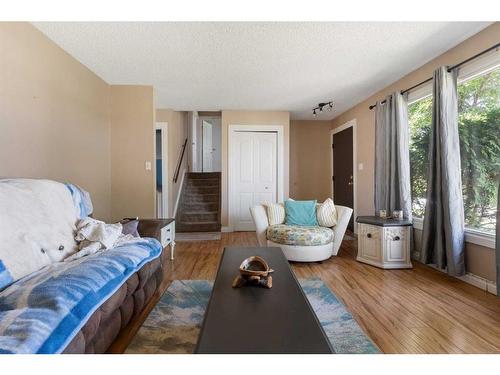 6801 Marler Drive, Camrose, AB - Indoor Photo Showing Living Room