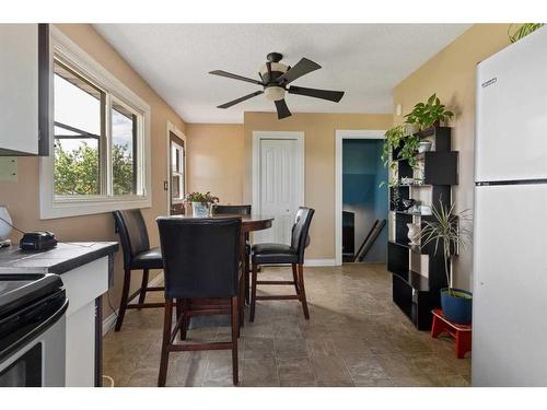 6801 Marler Drive, Camrose, AB - Indoor Photo Showing Dining Room