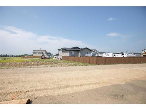 246 Halifax Close, Penhold, AB - Outdoor