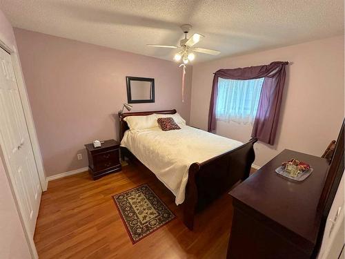 16 Blackstone Avenue, Lacombe, AB - Indoor Photo Showing Bedroom