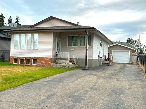 16 Blackstone Avenue, Lacombe, AB - Outdoor