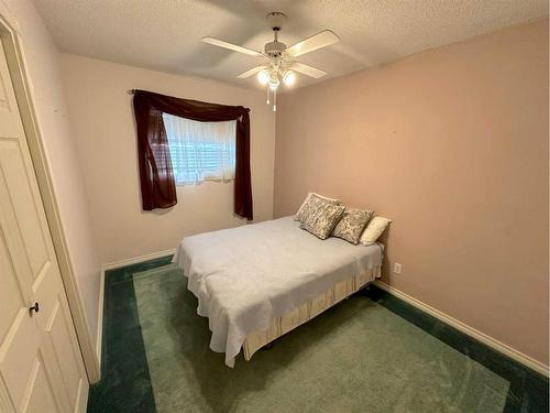 16 Blackstone Avenue, Lacombe, AB - Indoor Photo Showing Bedroom