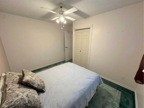 16 Blackstone Avenue, Lacombe, AB - Indoor Photo Showing Bedroom