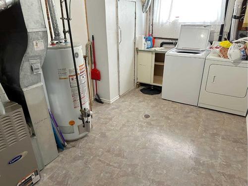 16 Blackstone Avenue, Lacombe, AB - Indoor Photo Showing Laundry Room