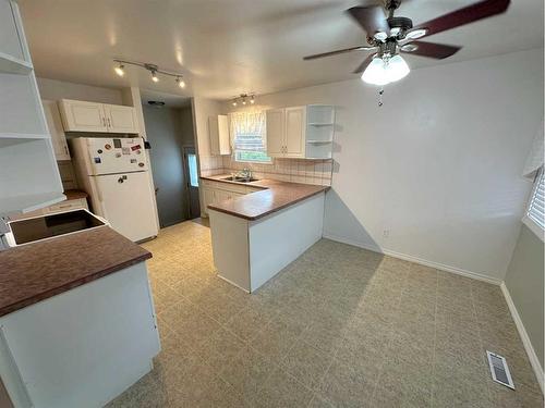 16 Blackstone Avenue, Lacombe, AB - Indoor Photo Showing Kitchen With Double Sink