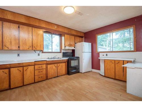 5210 58 Avenue, Ponoka, AB - Indoor Photo Showing Kitchen