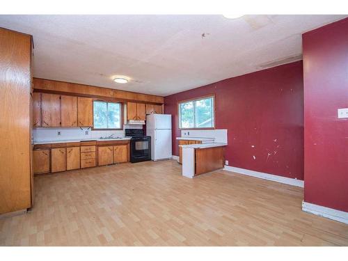 5210 58 Avenue, Ponoka, AB - Indoor Photo Showing Kitchen