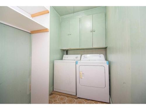 5210 58 Avenue, Ponoka, AB - Indoor Photo Showing Laundry Room