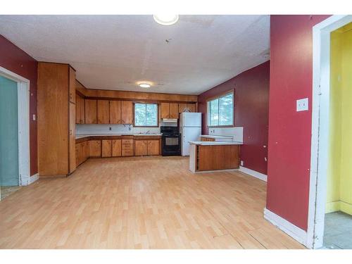 5210 58 Avenue, Ponoka, AB - Indoor Photo Showing Kitchen