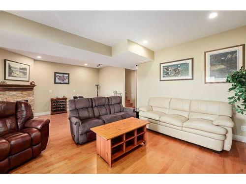 6071-25054 South Pine Lake Road, Rural Red Deer County, AB - Indoor Photo Showing Living Room