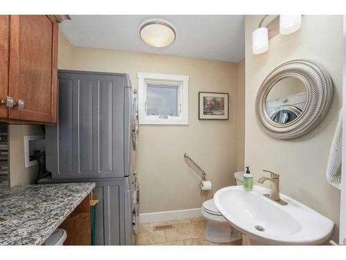 6071-25054 South Pine Lake Road, Rural Red Deer County, AB - Indoor Photo Showing Bathroom