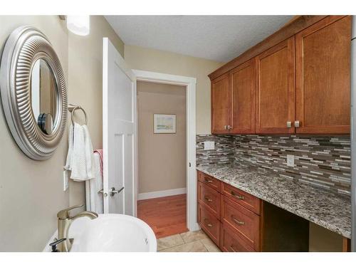 6071-25054 South Pine Lake Road, Rural Red Deer County, AB - Indoor Photo Showing Bathroom