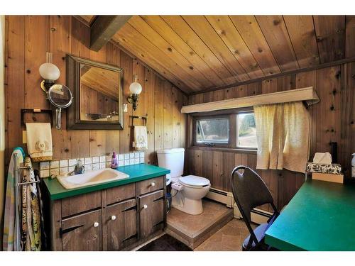 201, 35276 Range Road 10, Rural Red Deer County, AB - Indoor Photo Showing Bathroom