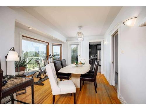 2332 Sunset Avenue Sw, Calgary, AB - Indoor Photo Showing Dining Room