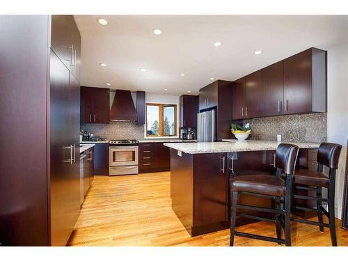 2332 Sunset Avenue Sw, Calgary, AB - Indoor Photo Showing Kitchen With Upgraded Kitchen