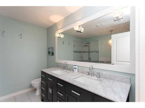 393 Timothy Drive, Red Deer, AB - Indoor Photo Showing Bathroom