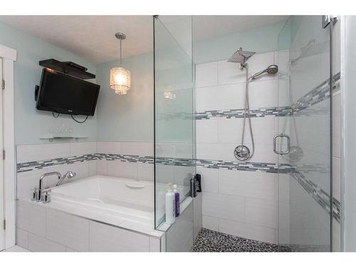 393 Timothy Drive, Red Deer, AB - Indoor Photo Showing Bathroom