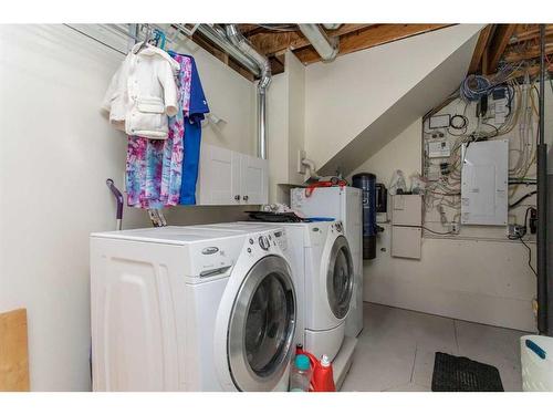 393 Timothy Drive, Red Deer, AB - Indoor Photo Showing Laundry Room