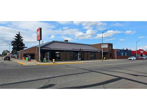 4804 50 Avenue, Ponoka, AB 