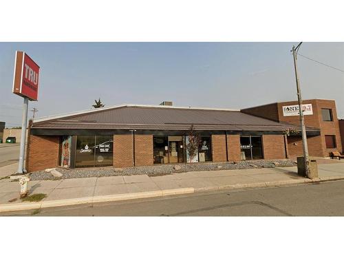 4804 50 Avenue, Ponoka, AB 