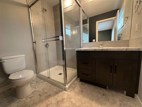 38 Latoria Court, Rural Red Deer County, AB - Indoor Photo Showing Bathroom