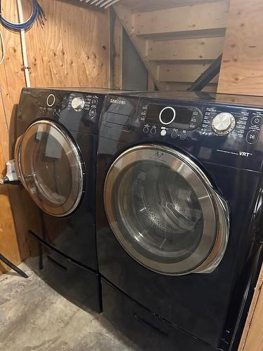 38 Latoria Court, Rural Red Deer County, AB - Indoor Photo Showing Laundry Room