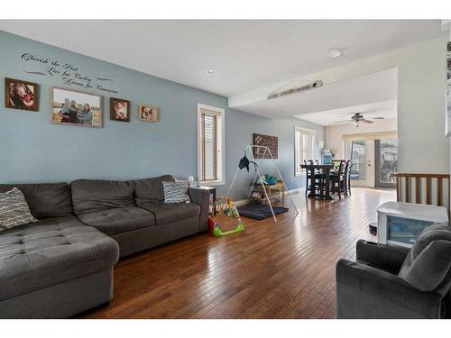 5020A 49 Street, Killam, AB - Indoor Photo Showing Living Room