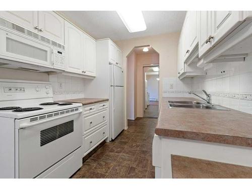 302-5326 47 Avenue, Red Deer, AB - Indoor Photo Showing Kitchen With Double Sink