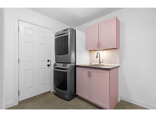 157 Bowman Circle, Sylvan Lake, AB - Indoor Photo Showing Kitchen