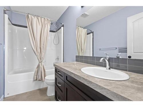 157 Bowman Circle, Sylvan Lake, AB - Indoor Photo Showing Bathroom