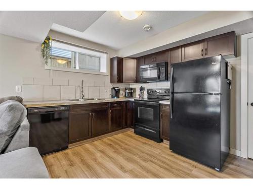 157 Bowman Circle, Sylvan Lake, AB - Indoor Photo Showing Kitchen